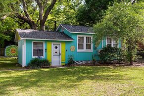 Surf Shack - Fun, Retro Cottage In A Prime Location! Enjoy Your Mornin