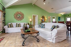 Beach Break - Pet Friendly! Relax With Friends, Family, And Mans Best 