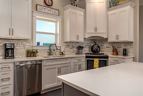 Seabatical - Gulf And Bay Views - Steps To The Water - Enjoy A Family 