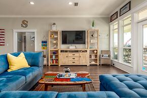 Seabatical - Gulf And Bay Views - Steps To The Water - Enjoy A Family 