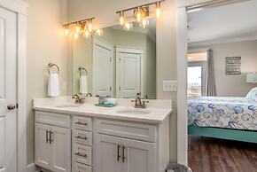 Seabatical - Gulf And Bay Views - Steps To The Water - Enjoy A Family 