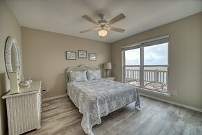 Rainbows End - Gulf Front! Enjoy The Sun On Your Shoulders While You L