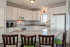 Island Time Ii - Private Pool - Pet Friendly! Only 100 Feet From The G