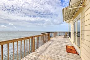 Villa Delphinus - Beachfront! And Pet Friendly! Feel The Ocean Breezed