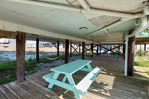 Seafari - Pet Friendly! Quiet Area Mere Feet To The Beach - Beach Side