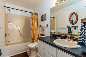 Seafari - Pet Friendly! Quiet Area Mere Feet To The Beach - Beach Side