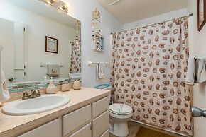 Seafari - Pet Friendly! Quiet Area Mere Feet To The Beach - Beach Side