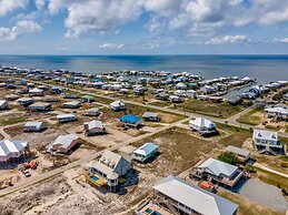 Seafari - Pet Friendly! Quiet Area Mere Feet To The Beach - Beach Side