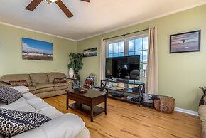 Seafari - Pet Friendly! Quiet Area Mere Feet To The Beach - Beach Side