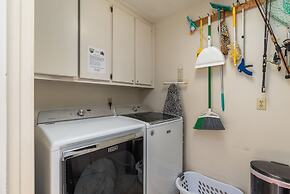 Seafari - Pet Friendly! Quiet Area Mere Feet To The Beach - Beach Side