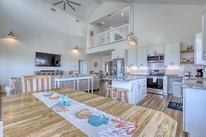 Salty Seahorse - Waterfront! Pet Friendly! Game Room, Pool Table, Beau