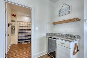 Salty Seahorse - Waterfront! Pet Friendly! Game Room, Pool Table, Beau