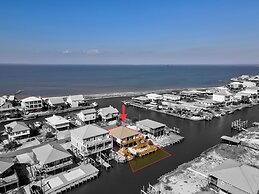 Waters Edge - Private Dock! Only Two Blocks From The Bay Or The Gulf! 