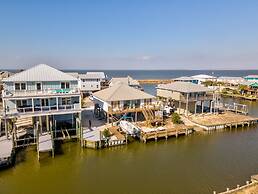 Waters Edge - Private Dock! Only Two Blocks From The Bay Or The Gulf! 