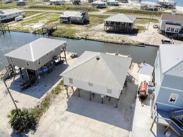 Waters Edge - Private Dock! Only Two Blocks From The Bay Or The Gulf! 