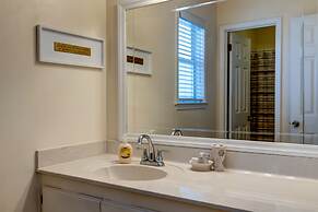 Waters Edge - Private Dock! Only Two Blocks From The Bay Or The Gulf! 