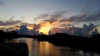 Waters Edge - Private Dock! Only Two Blocks From The Bay Or The Gulf! 