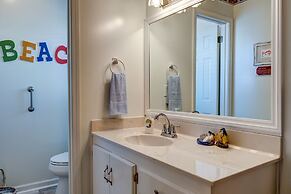 Waters Edge - Private Dock! Only Two Blocks From The Bay Or The Gulf! 