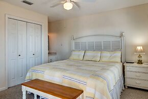 Waters Edge - Private Dock! Only Two Blocks From The Bay Or The Gulf! 