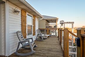 Waters Edge - Private Dock! Only Two Blocks From The Bay Or The Gulf! 