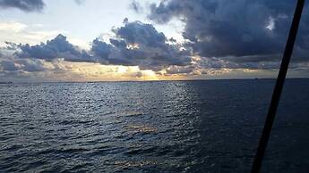 Waters Edge - Private Dock! Only Two Blocks From The Bay Or The Gulf! 