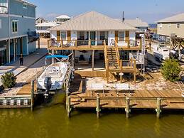 Waters Edge - Private Dock! Only Two Blocks From The Bay Or The Gulf! 