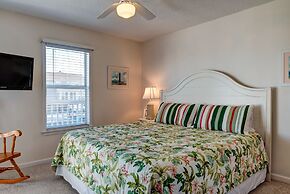 Waters Edge - Private Dock! Only Two Blocks From The Bay Or The Gulf! 