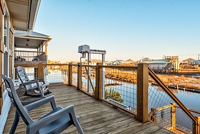 Waters Edge - Private Dock! Only Two Blocks From The Bay Or The Gulf! 