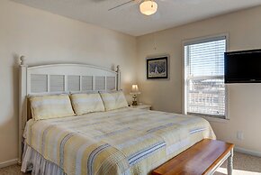 Waters Edge - Private Dock! Only Two Blocks From The Bay Or The Gulf! 