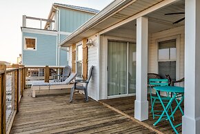 Waters Edge - Private Dock! Only Two Blocks From The Bay Or The Gulf! 