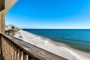 Surf's Up - Beautiful Outdoor Space As Well As A Large Open Floor Plan