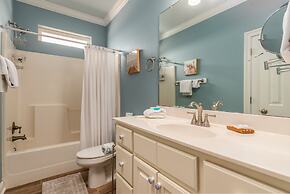 Surf's Up - Beautiful Outdoor Space As Well As A Large Open Floor Plan