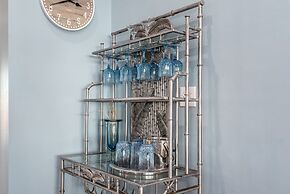 Surf's Up - Beautiful Outdoor Space As Well As A Large Open Floor Plan