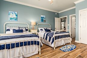 Surf's Up - Beautiful Outdoor Space As Well As A Large Open Floor Plan