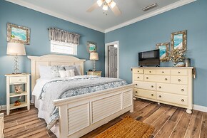 Surf's Up - Beautiful Outdoor Space As Well As A Large Open Floor Plan