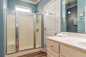 Surf's Up - Beautiful Outdoor Space As Well As A Large Open Floor Plan