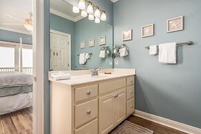 Surf's Up - Beautiful Outdoor Space As Well As A Large Open Floor Plan