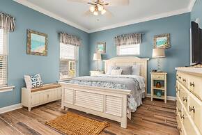 Surf's Up - Beautiful Outdoor Space As Well As A Large Open Floor Plan