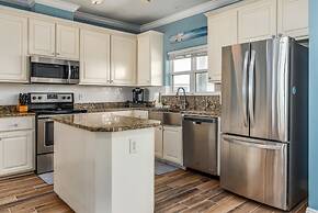 Surf's Up - Beautiful Outdoor Space As Well As A Large Open Floor Plan