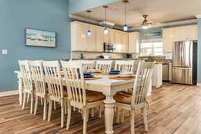 Surf's Up - Beautiful Outdoor Space As Well As A Large Open Floor Plan