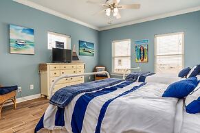 Surf's Up - Beautiful Outdoor Space As Well As A Large Open Floor Plan