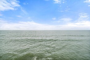 Shamrock Shores - Gulf Front West End Pet Friendly Property With Room