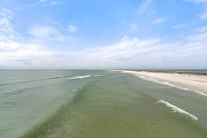 Shamrock Shores - Gulf Front West End Pet Friendly Property With Room