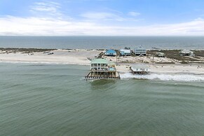 Shamrock Shores - Gulf Front West End Pet Friendly Property With Room