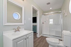 Shamrock Shores - Gulf Front West End Pet Friendly Property With Room