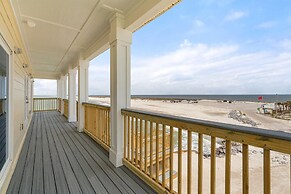 Shamrock Shores - Gulf Front West End Pet Friendly Property With Room
