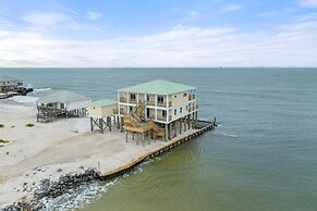 Shamrock Shores - Gulf Front West End Pet Friendly Property With Room
