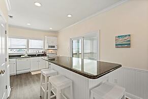 Shamrock Shores - Gulf Front West End Pet Friendly Property With Room