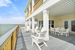 Shamrock Shores - Gulf Front West End Pet Friendly Property With Room