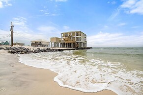 Shamrock Shores - Gulf Front West End Pet Friendly Property With Room